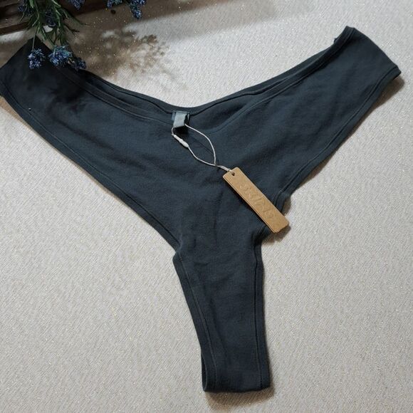 NWT SKIMS THONG - Picture 11 of 16